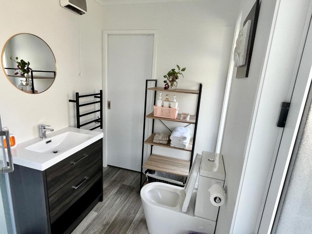 Lakeside cozy studio - Resim 4