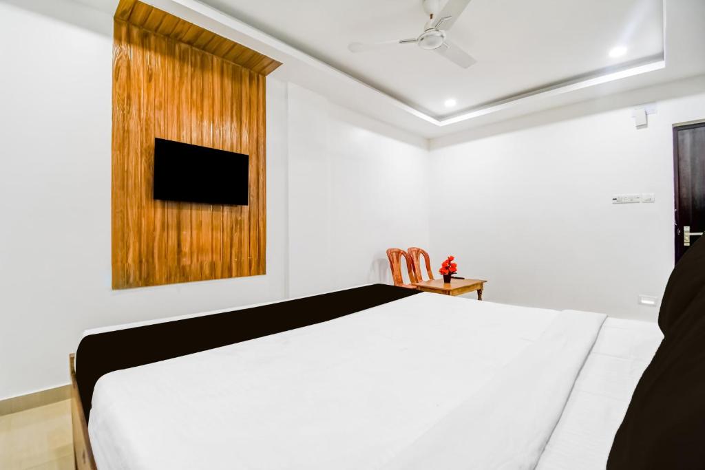 TV a/nebo společenská místnost v ubytování Hotel O KK A1 Guest House