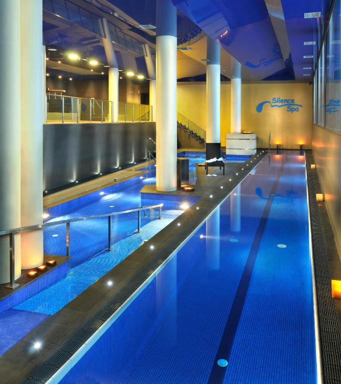 Bazén v ubytování Sant Jordi Boutique Hotel nebo v jeho okolí