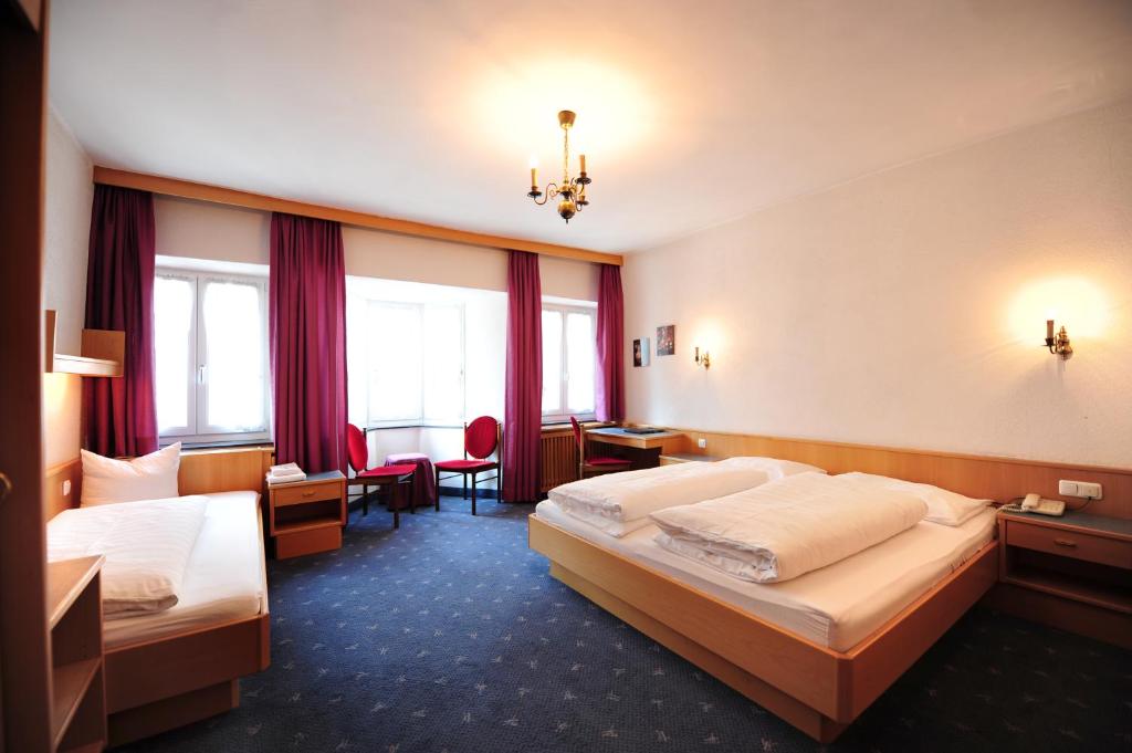 Postel nebo postele na pokoji v ubytování Hotel Krone