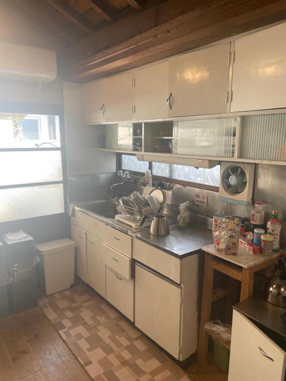麦宿 伝 Guest House Brewにあるキッチンまたは簡易キッチン