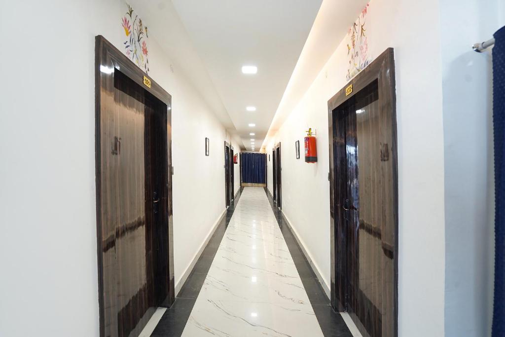 Fotografie z fotogalerie ubytování FabHotel The Oak Tree v destinaci Ayodhya