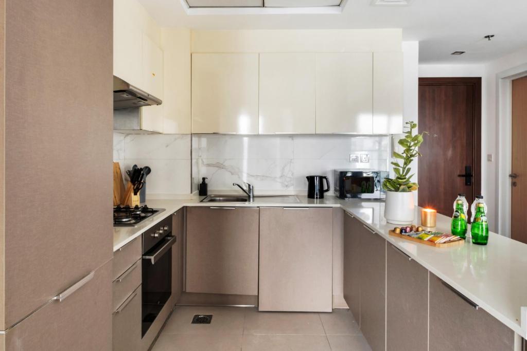 Stella Stays Lana Tower - Resim 38