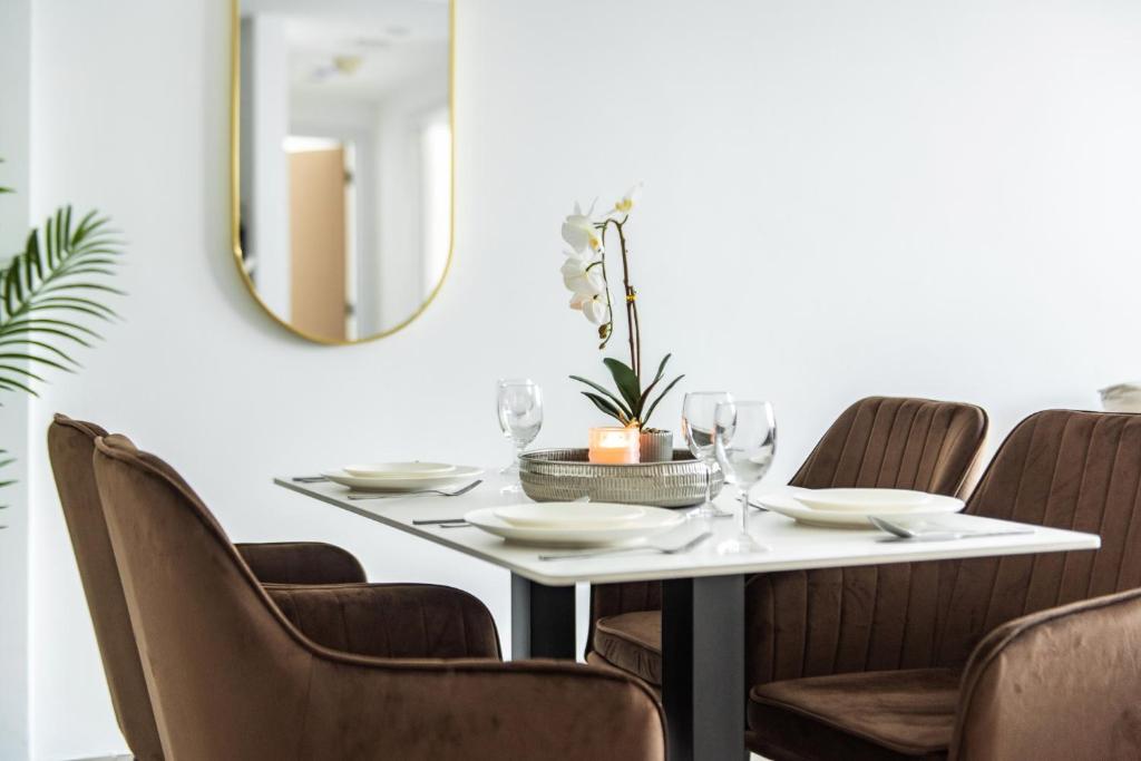 Stella Stays Lana Tower - Resim 39