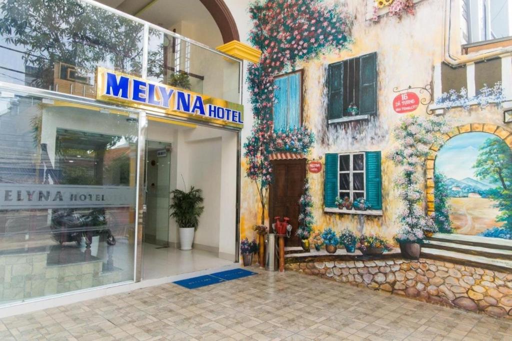 Tòa nhà nơi khách sạn tọa lạc