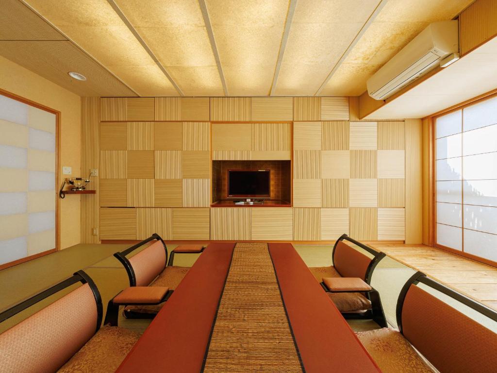 Posezení v ubytování Oiwakeya Ryokan