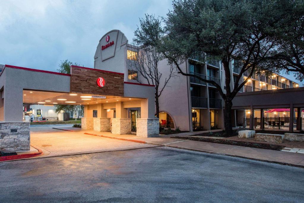 Ramada by Wyndham Austin South photo