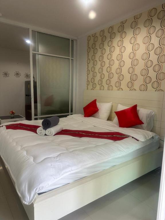 Postel nebo postele na pokoji v ubytování Baan Klang Condo in Central Hua Hin