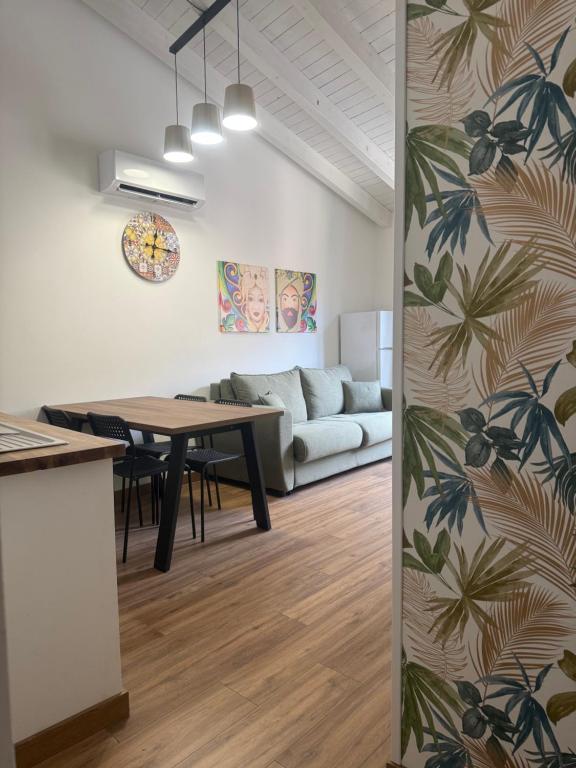a living room with a table and a couch at A'nicaredda (la piccolina) in Castellammare del Golfo
