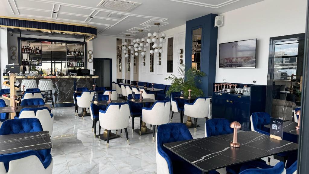 Lounge nebo bar v ubytování The Rest Port Hotel