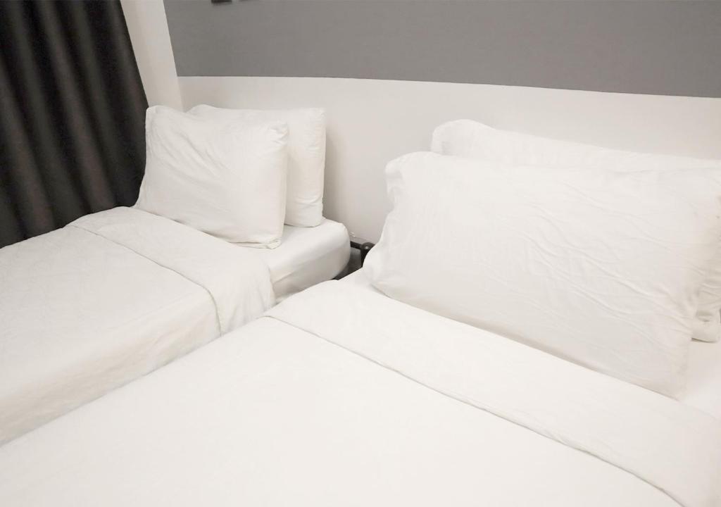 Postel nebo postele na pokoji v ubytování mySTAY Hotel BGC West