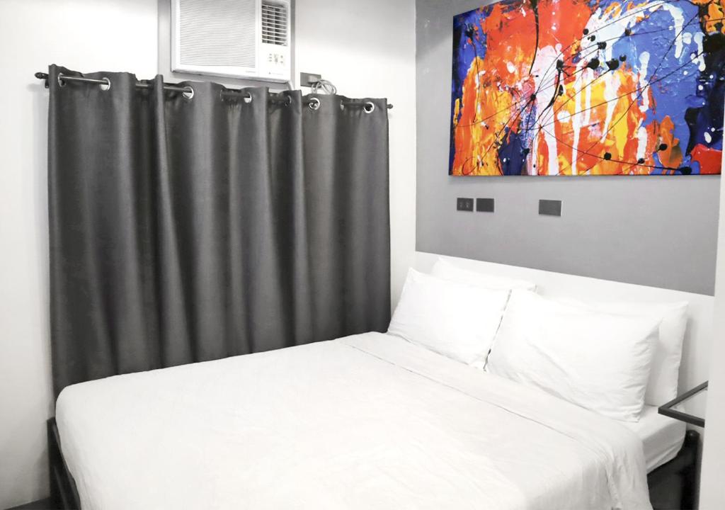 Postel nebo postele na pokoji v ubytování mySTAY Hotel BGC West