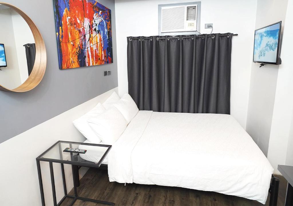 Postel nebo postele na pokoji v ubytování mySTAY Hotel BGC West