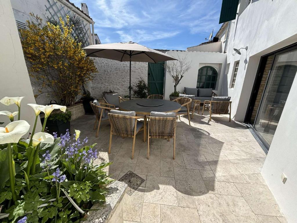 Photo de la galerie de l'établissement Charmante villa familiale en plein cœur du village, au Bois-Plage-en-Ré