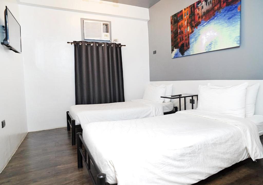 Postel nebo postele na pokoji v ubytování mySTAY Hotel BGC North