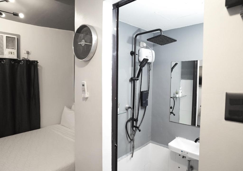 Koupelna v ubytování mySTAY Hotel BGC North
