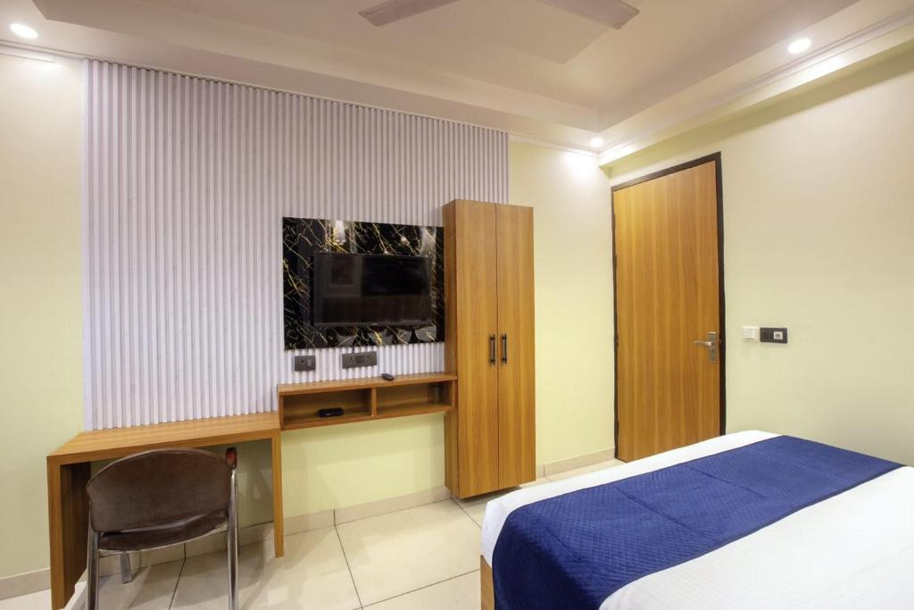 Postel nebo postele na pokoji v ubytování Hotel Aerostay IGI Delhi Airport