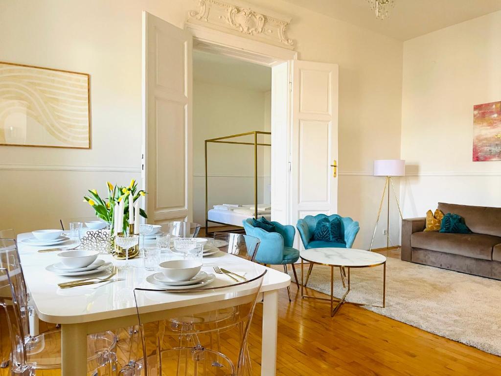 APSTAY City Center Deluxe | FREE Parking | Self Check-in - Resim 16