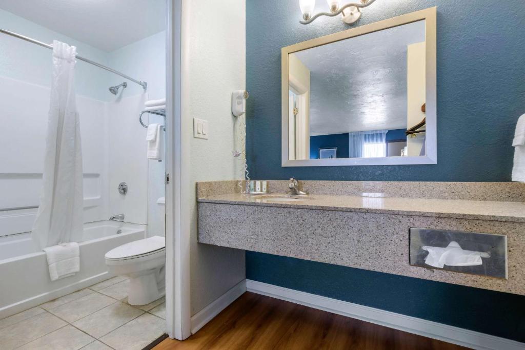 Bagno di Quality Inn Carolina Oceanfront