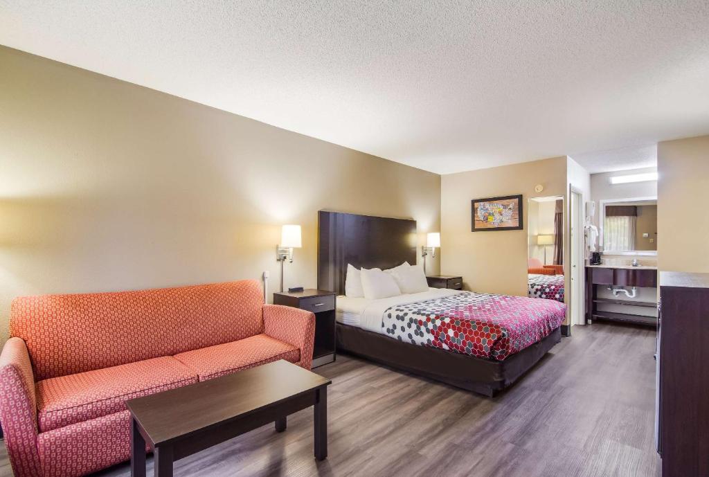 Econo Lodge Garner - Raleigh - King Room - Non-Smoking