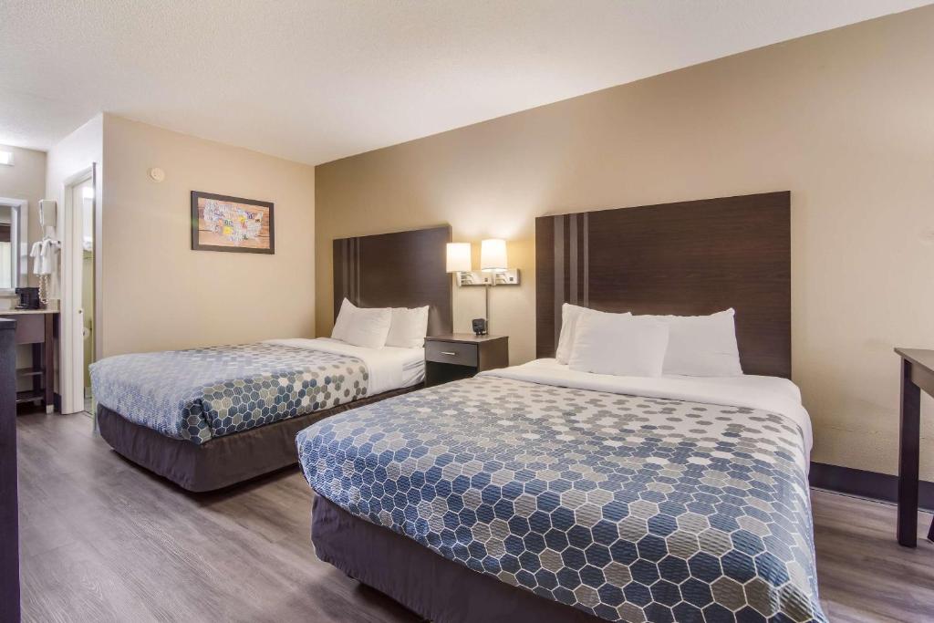 Econo Lodge Garner - Raleigh - Standard Double Room With Two Queen Beds - Smoking