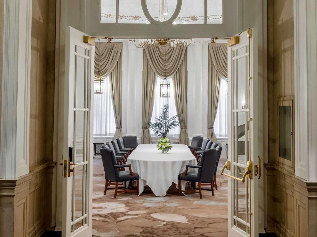 Posezení v ubytování Fairmont Palliser