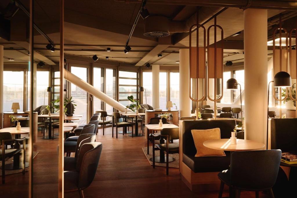 A by Adina Vienna Danube - Resim 27