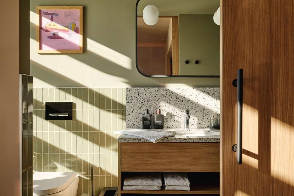 A by Adina Vienna Danube - Resim 33