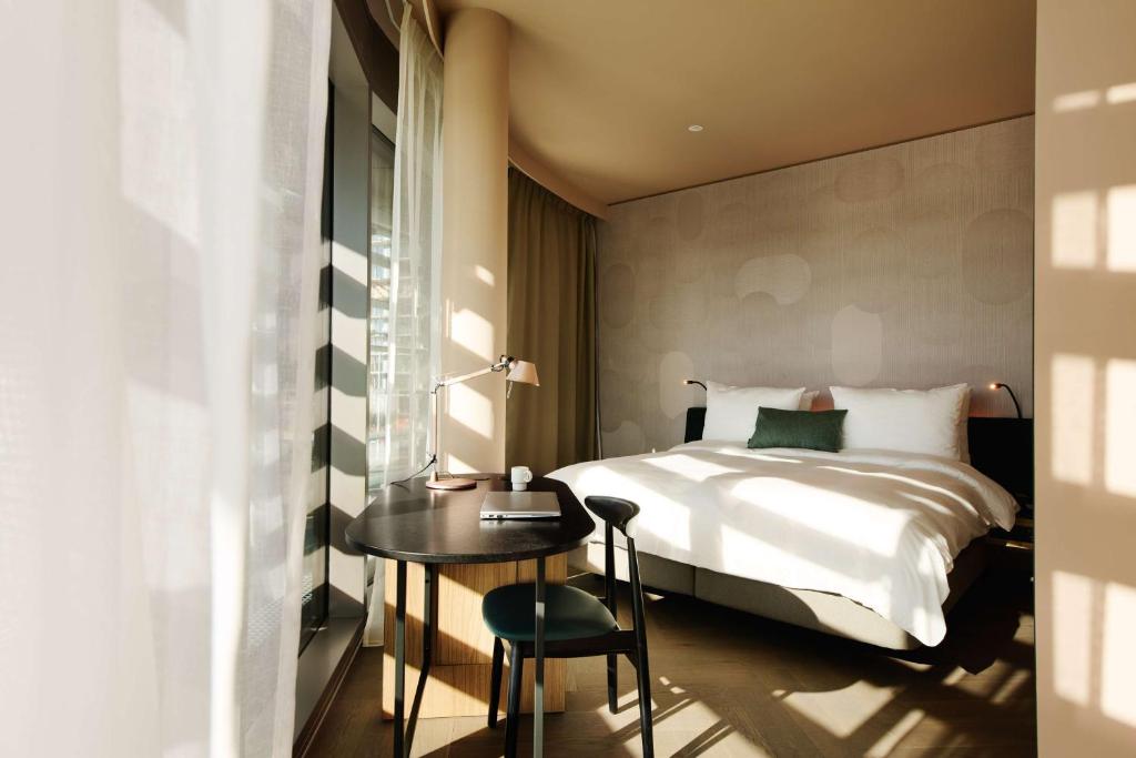 A by Adina Vienna Danube - Resim 2