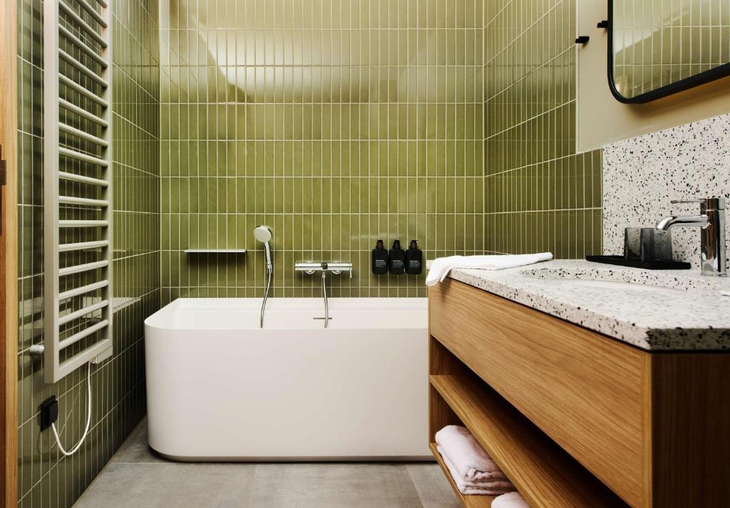 A by Adina Vienna Danube - Resim 41