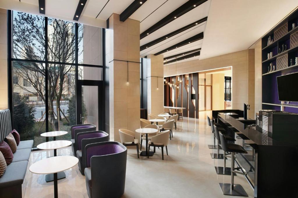 Posezení v ubytování Courtyard by Marriott Suwon