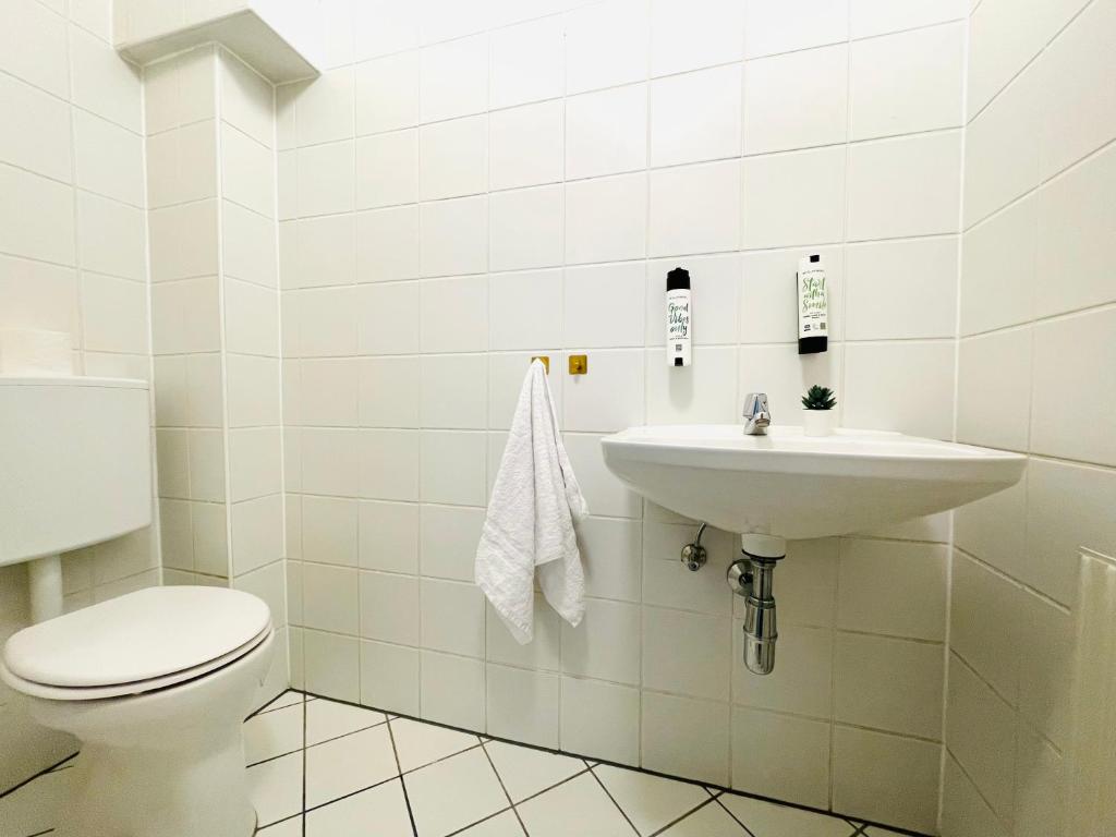 APSTAY City Center Deluxe | FREE Parking | Self Check-in - Resim 11