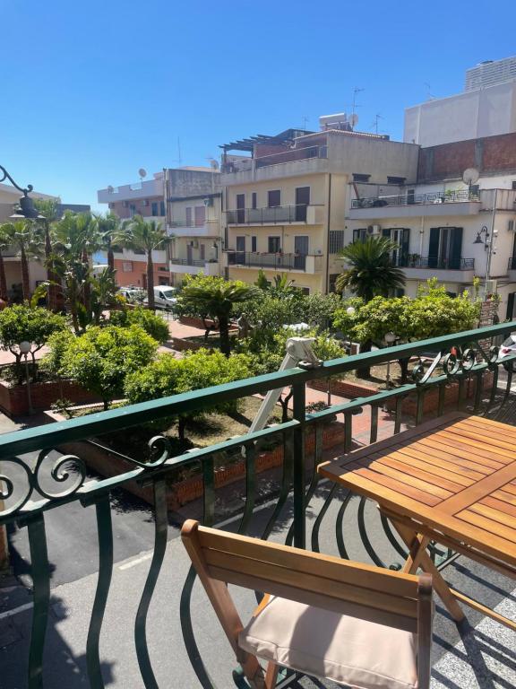 Μπαλκόνι ή βεράντα στο Il Glicine Apartment a 2 min dalla Spiaggia