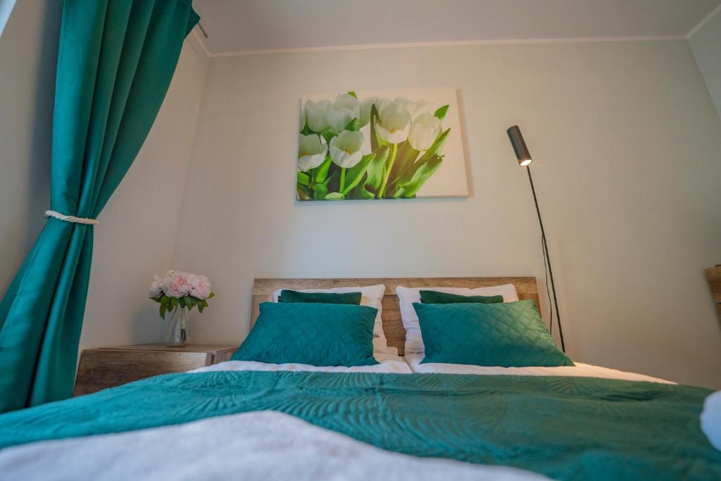 Posteľ alebo postele v izbe v ubytovaní Apartament w Cieplicach