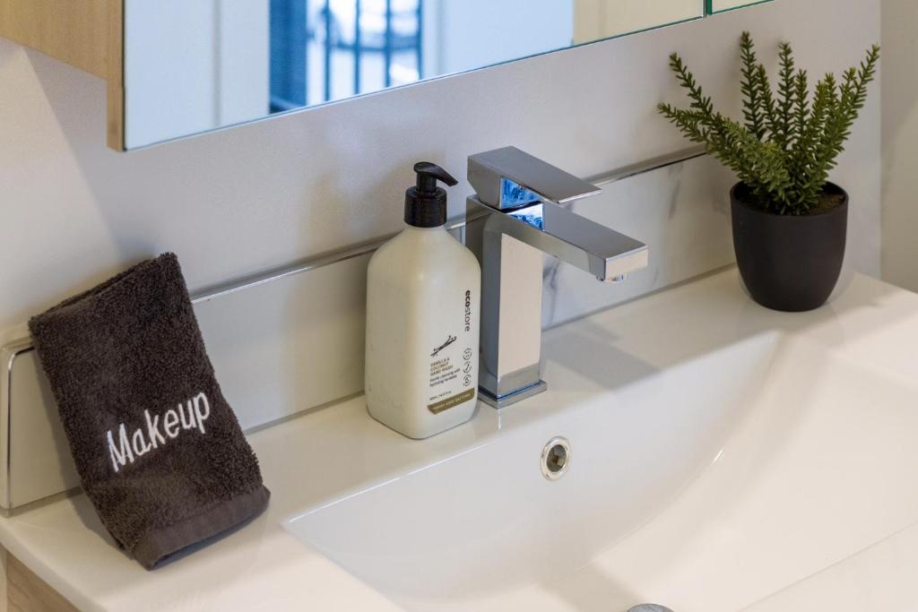 Urban Comfort on Durham St, Walk Everywhere! - Resim 3