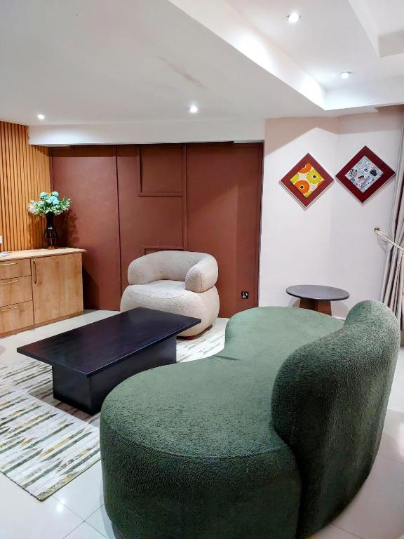 Posezení v ubytování Golden Tulip Hotel Port Harcourt -GTPH
