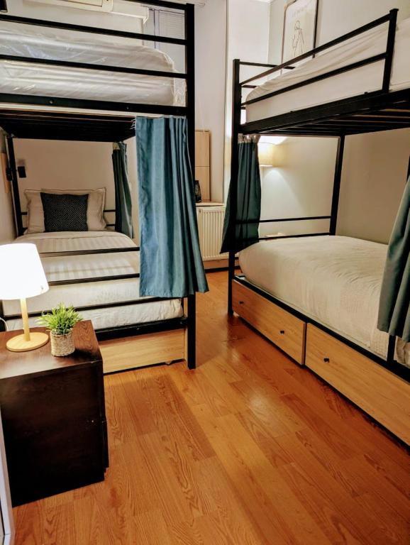 Postel nebo postele na pokoji v ubytování Cosy Koala Hostel