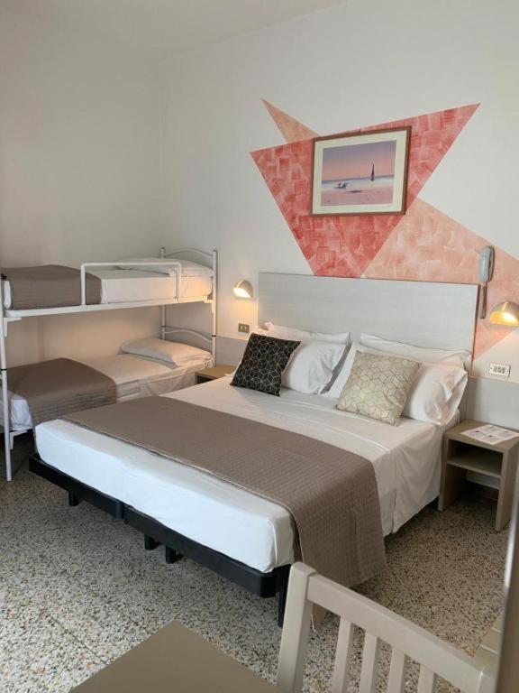 Postel nebo postele na pokoji v ubytování Alevon Hotel