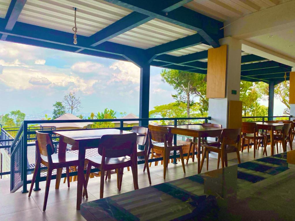 Balkón nebo terasa v ubytování Tebing View Glamping, Azana Hotels Collection