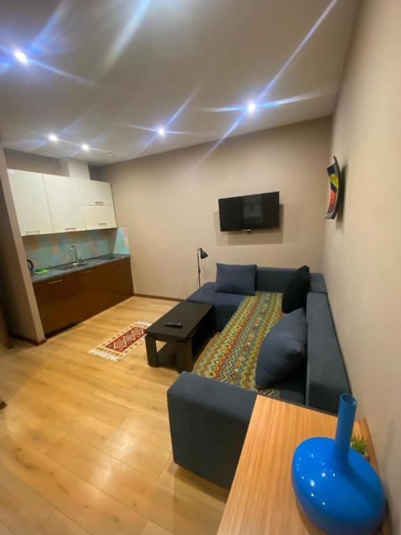 TV a/nebo společenská místnost v ubytování Downtown Old Tbilisi