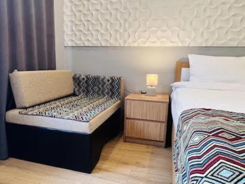 Postel nebo postele na pokoji v ubytování Downtown Old Tbilisi