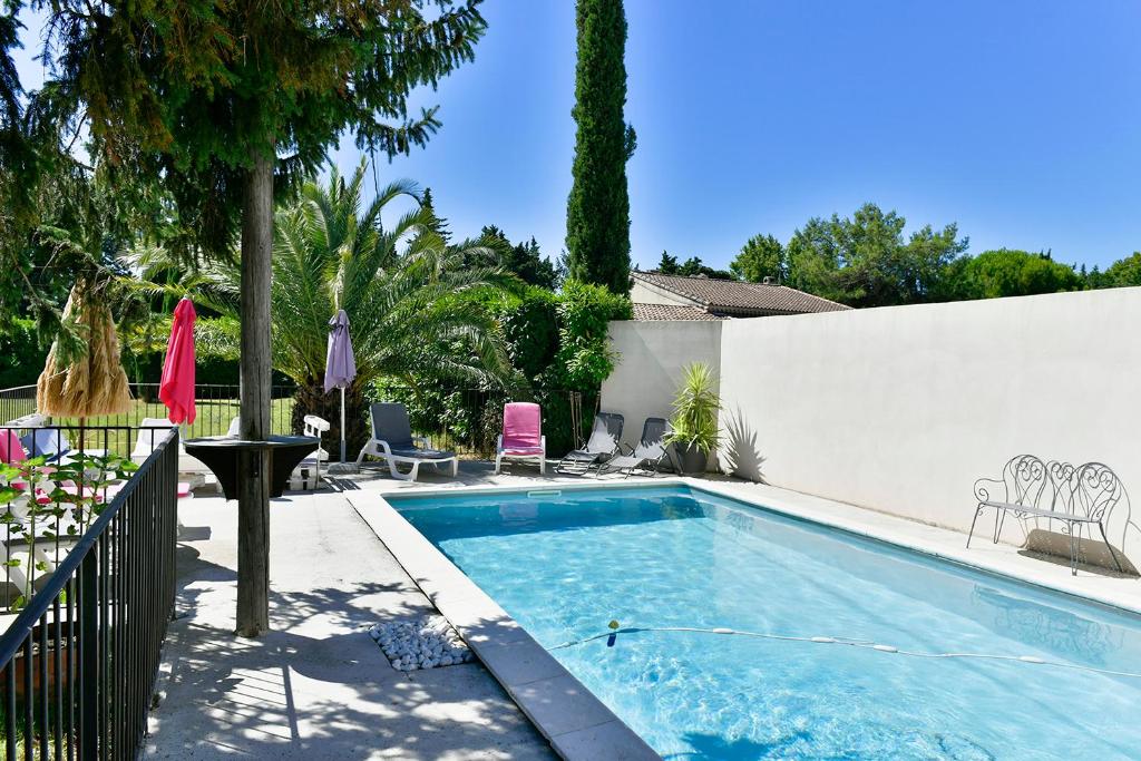 Photo de la galerie de l'établissement Mas de Fontanel 12 personnes and pool, à Châteaurenard