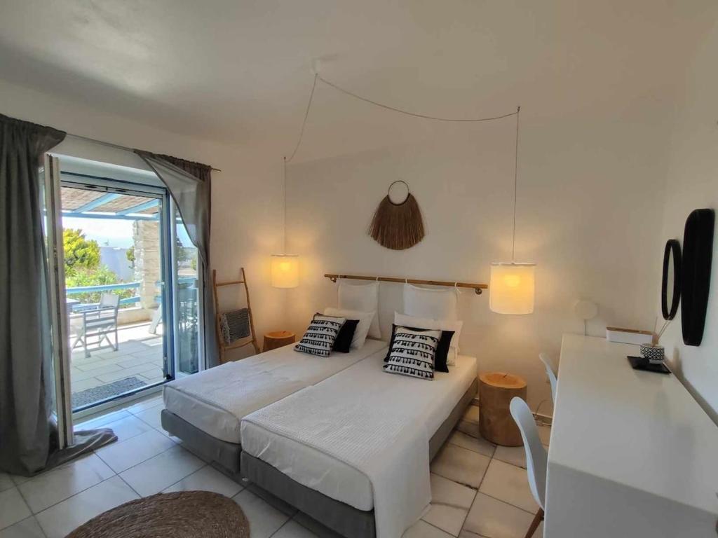 Posteľ alebo postele v izbe v ubytovaní Island Magic - Seaview Villa with Jacuzzi Pool