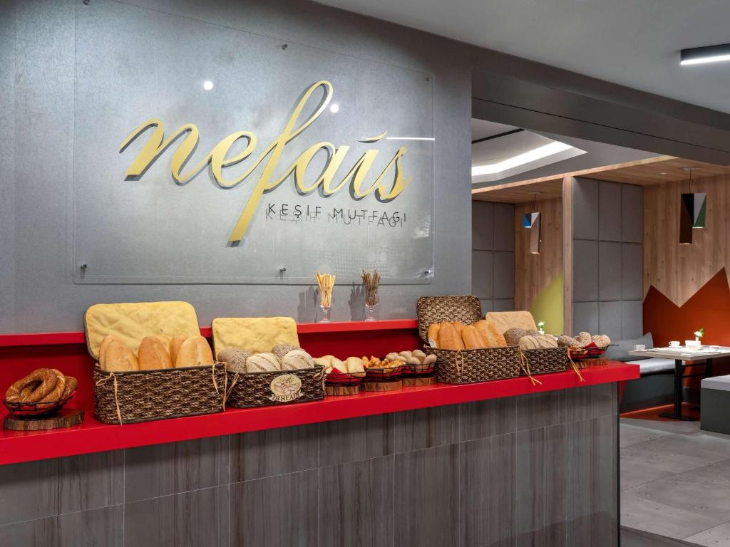 Uma área de estar em Novotel Gaziantep