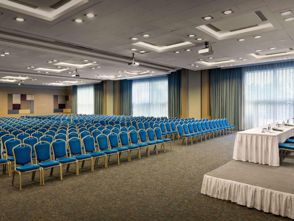 Área de negócios e/ou sala de conferências em Novotel Gaziantep
