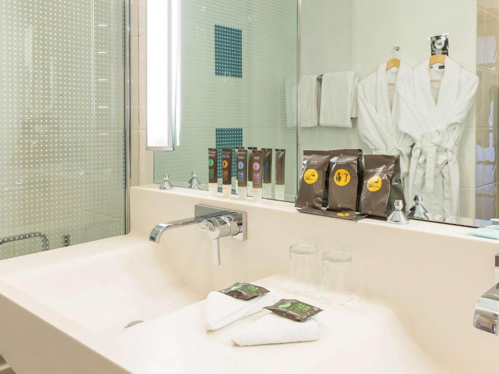 Um banheiro em Novotel Gaziantep