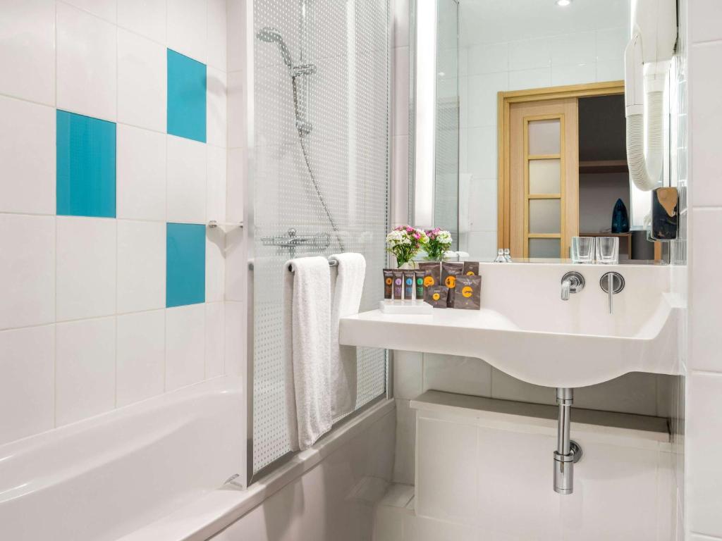Um banheiro em Novotel Gaziantep