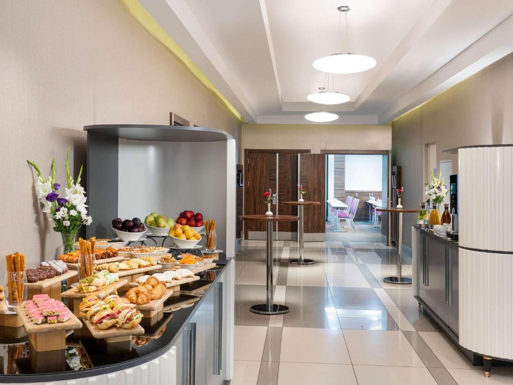 Comida no hotel ou em algum lugar perto