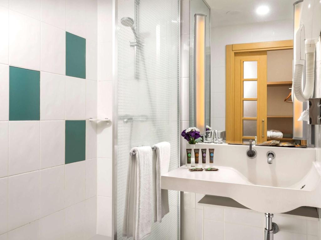 Um banheiro em Novotel Kayseri