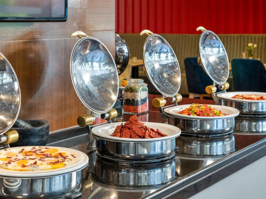 Comida no hotel ou em algum lugar perto